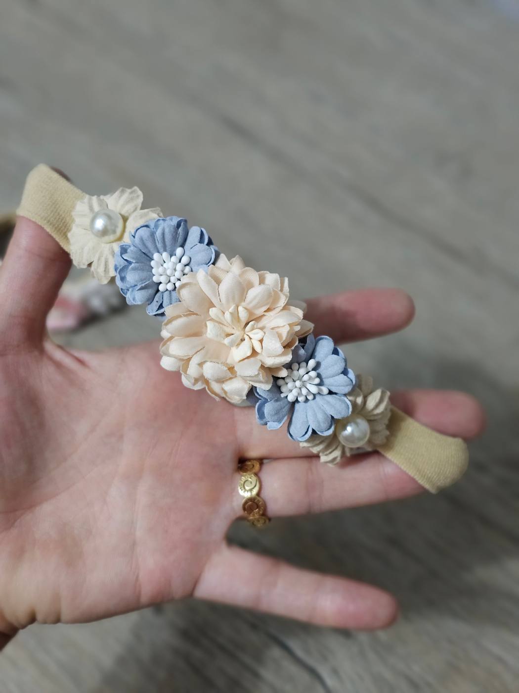 Mixed baby blue/offwhite floral baby headband with pearls 