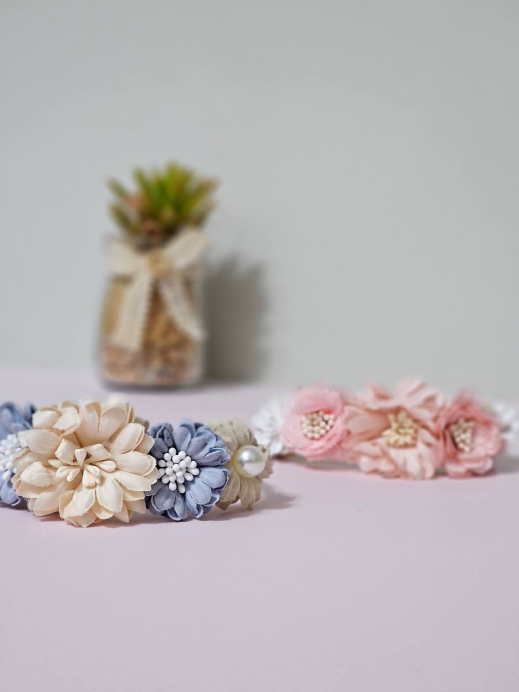 Mixed pink/white floral baby headband with pearls 