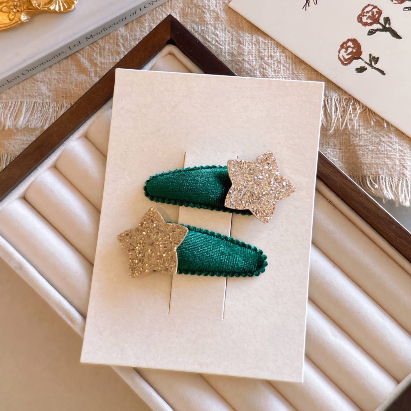 2pcs Velvet Star Snap Clips 