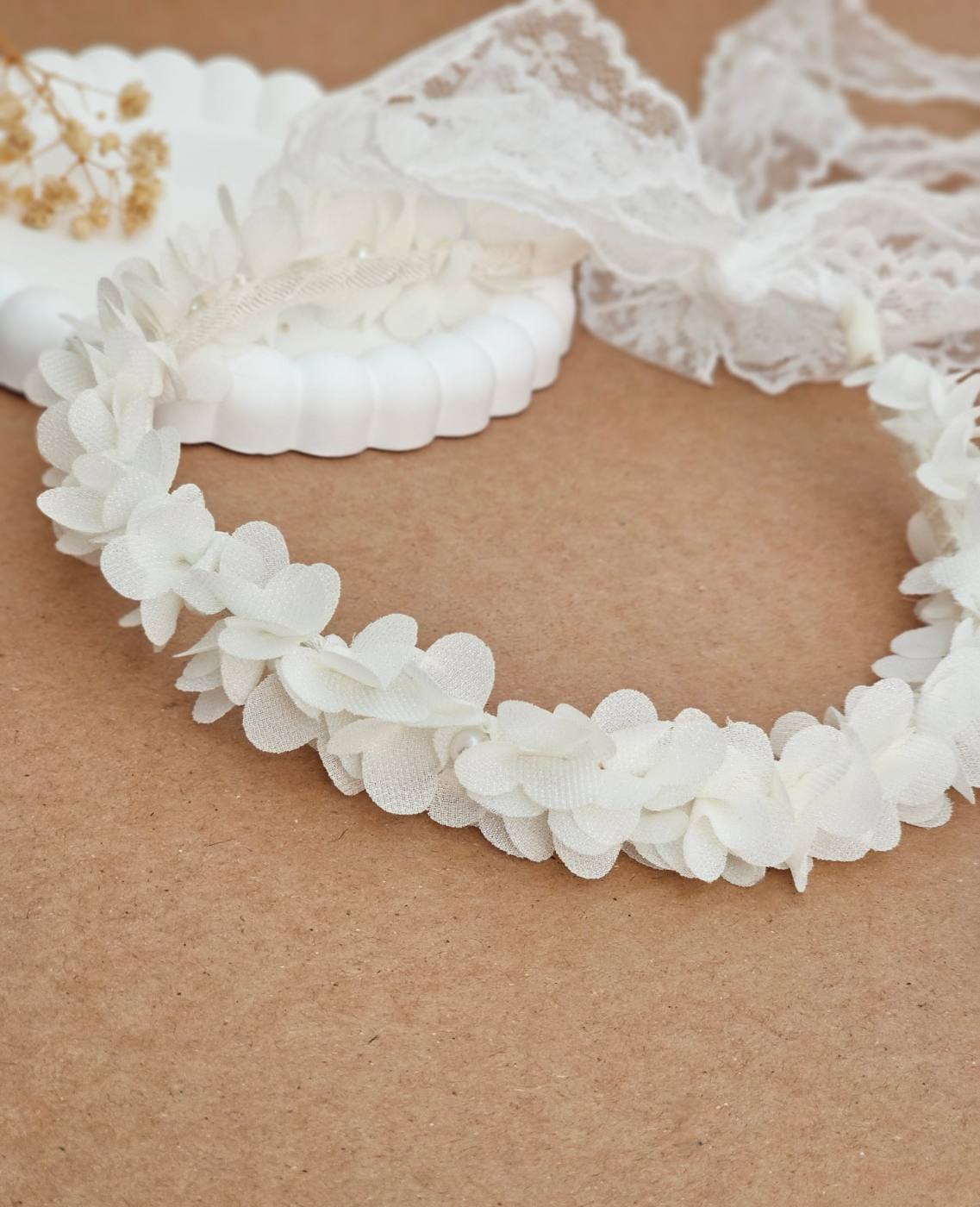 1pc Offwhite Floral Crown With Lace Ribbons