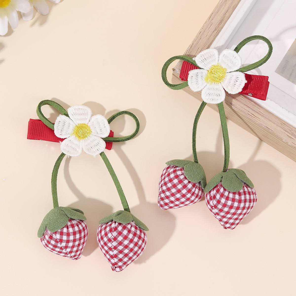 2pcs Squarred Strawberry Hair Clip 